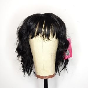 QS: NWT wavy wig with bangs -1b